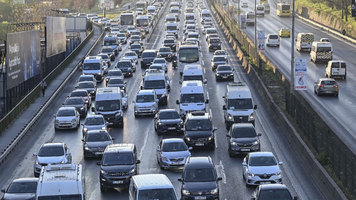 İstanbul’da bayram sonrası ilk mesai trafiği