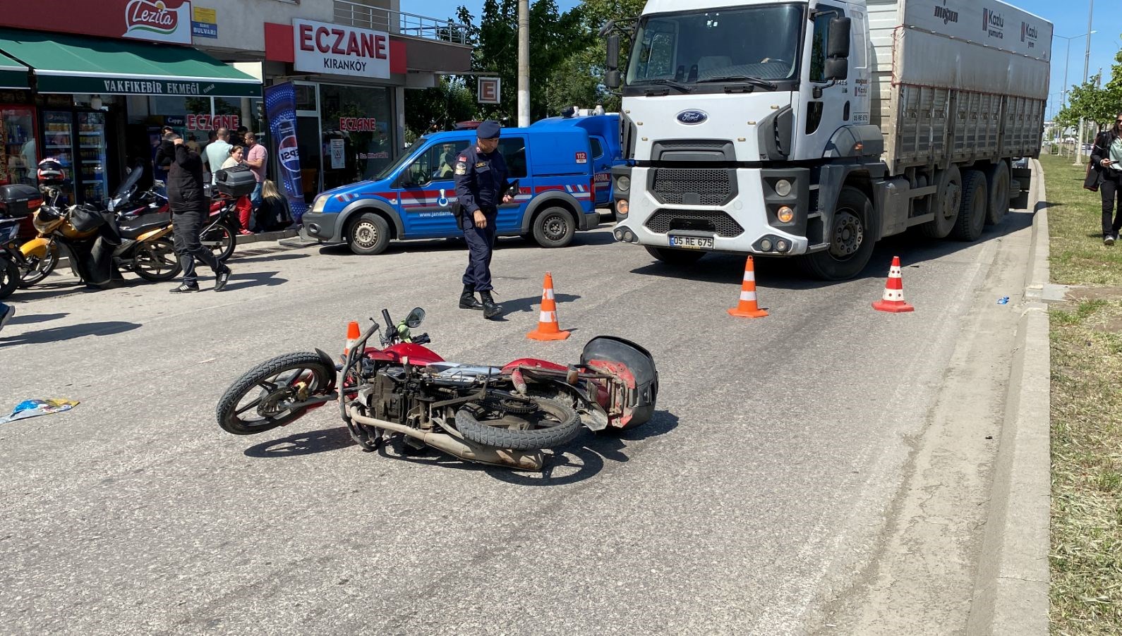 Motokuryenin talihsiz sonu: Başı çöp konteynerine çarptı